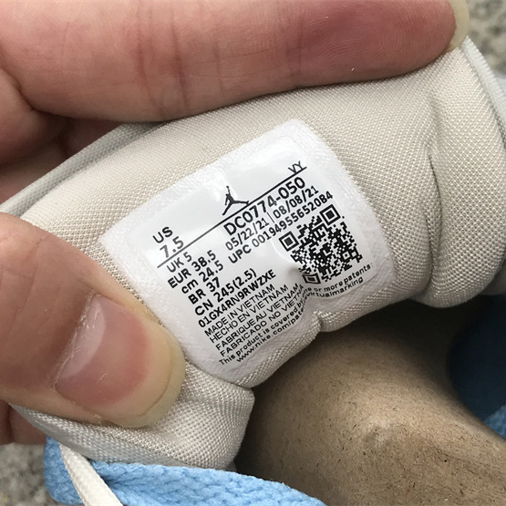 Air Jordan 1 Low Sneaker       DC0774-050  - 