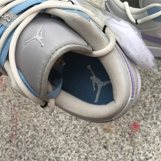 Air Jordan 1 Low Sneaker       DC0774-050  - 