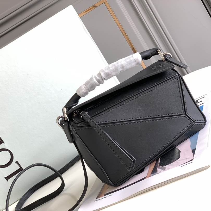 Loewe Mini Puzzle Bag  (18*12.5*8cm) - PerfectKickZ