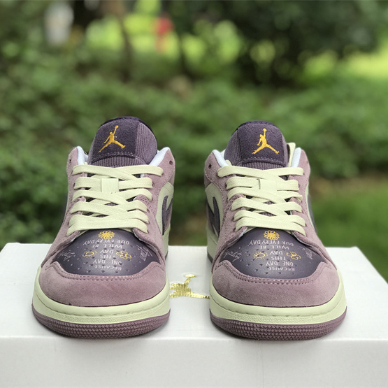 Air Jordan 1 Low PRM"Elephant Print" Sneaker       DR8057-500 - 