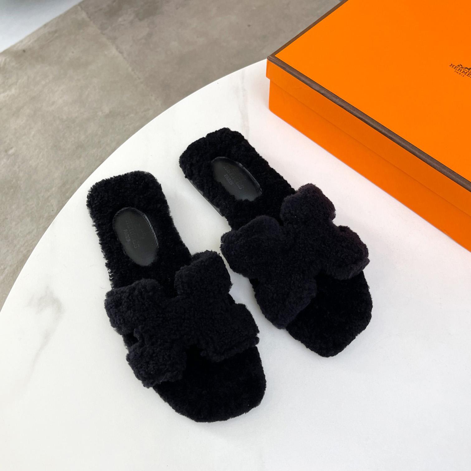 Hermes Shearling Oran Sandal - 