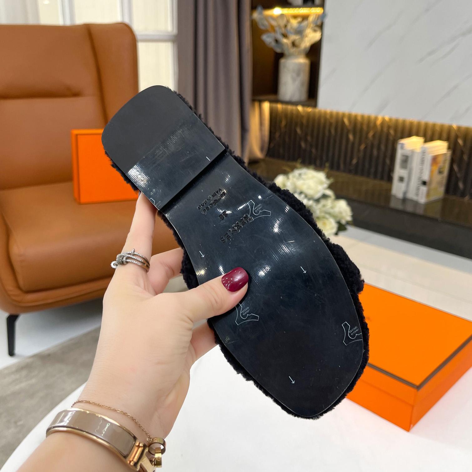 Hermes Shearling Oran Sandal - 