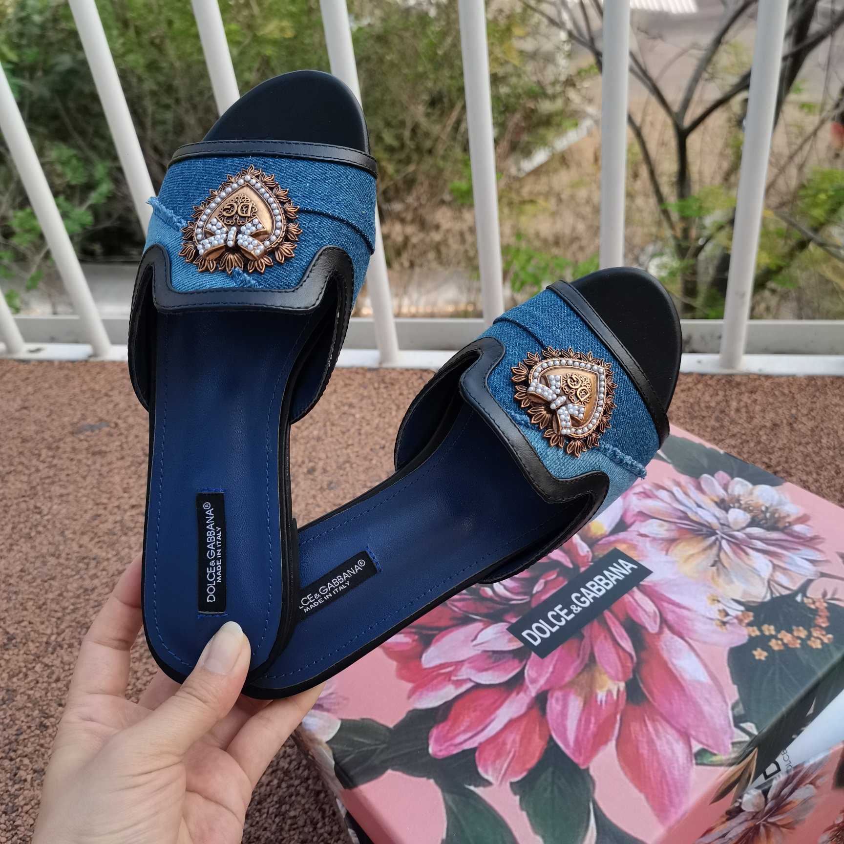 Dolce & Gabbana Slip-on Flat Sandals - PerfectKickZ