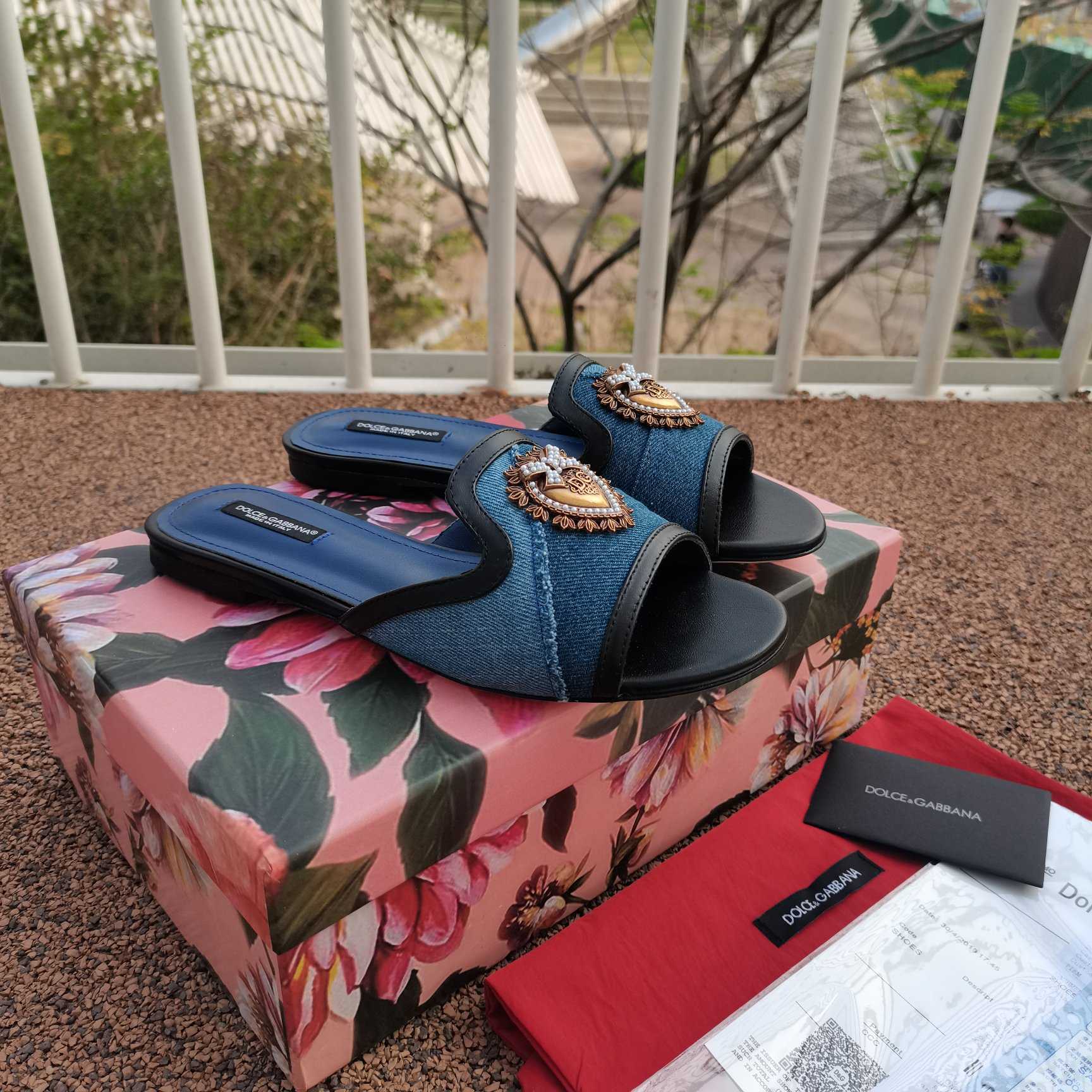 Dolce & Gabbana Slip-on Flat Sandals - PerfectKickZ