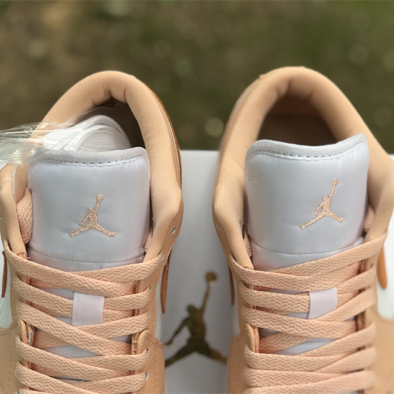 Air Jordan 1 Low Sneaker    DC0774-801 - 