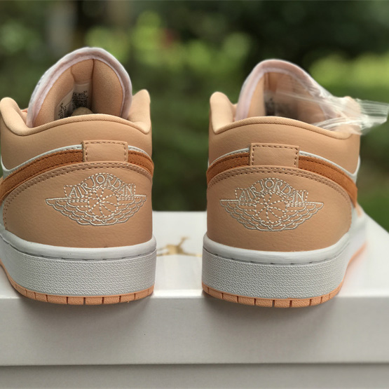 Air Jordan 1 Low Sneaker    DC0774-801 - 