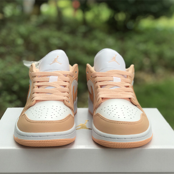 Air Jordan 1 Low Sneaker    DC0774-801 - 