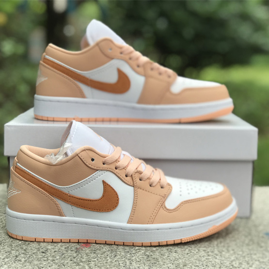 Air Jordan 1 Low Sneaker    DC0774-801 - 