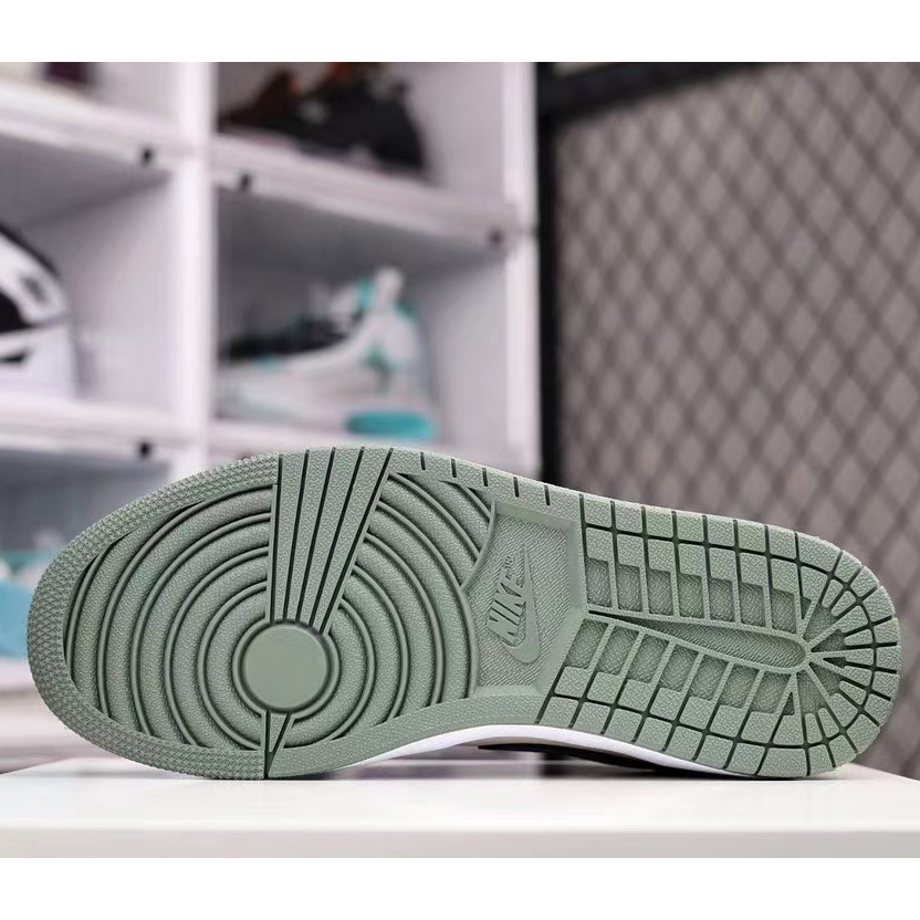 Air Jordan 1 Low Sneaker   553558-121 - PerfectKickZ