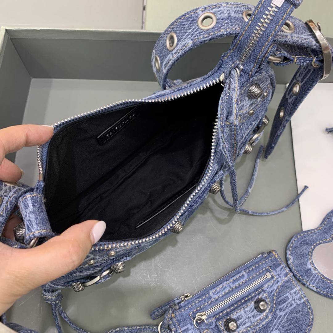 Balenciaga Le Cagole XS Shoulder Bag BB Monogram Bleached Denim In Blue   (26-12-6cm) - 