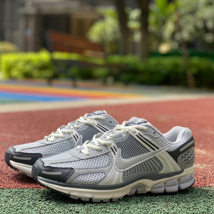 Nike Air Zoom Vomero Sneaker      FD9919-001 - PerfectKickZ