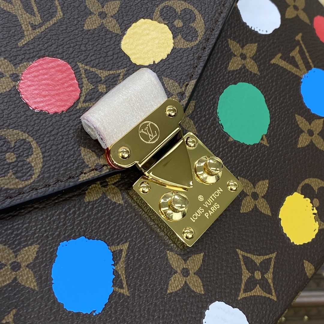 Louis Vuitton LV x YK Pochette Metis​  (25 x 19 x 7cm)       M46384 - PerfectKickZ