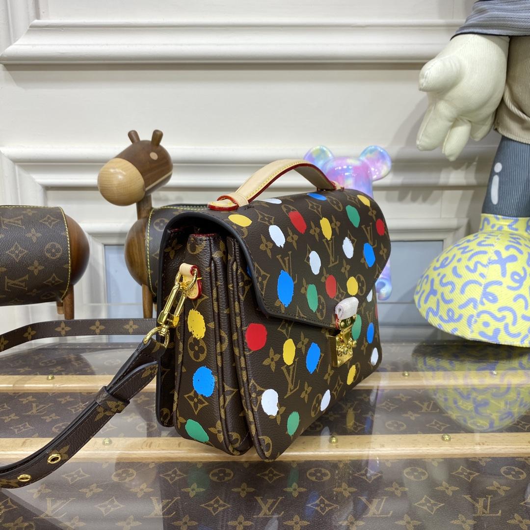 Louis Vuitton LV x YK Pochette Metis​  (25 x 19 x 7cm)       M46384 - PerfectKickZ