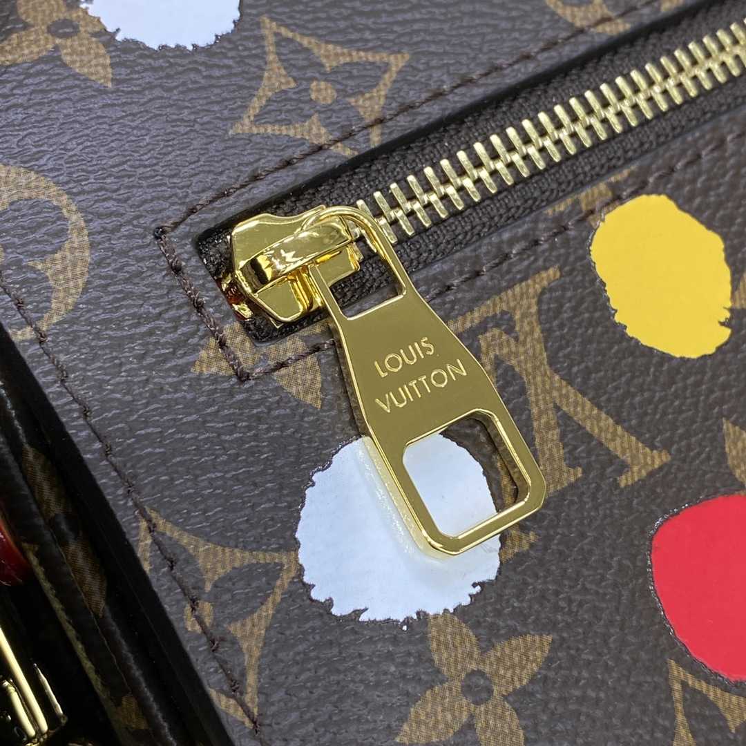 Louis Vuitton LV x YK Pochette Metis​  (25 x 19 x 7cm)       M46384 - PerfectKickZ