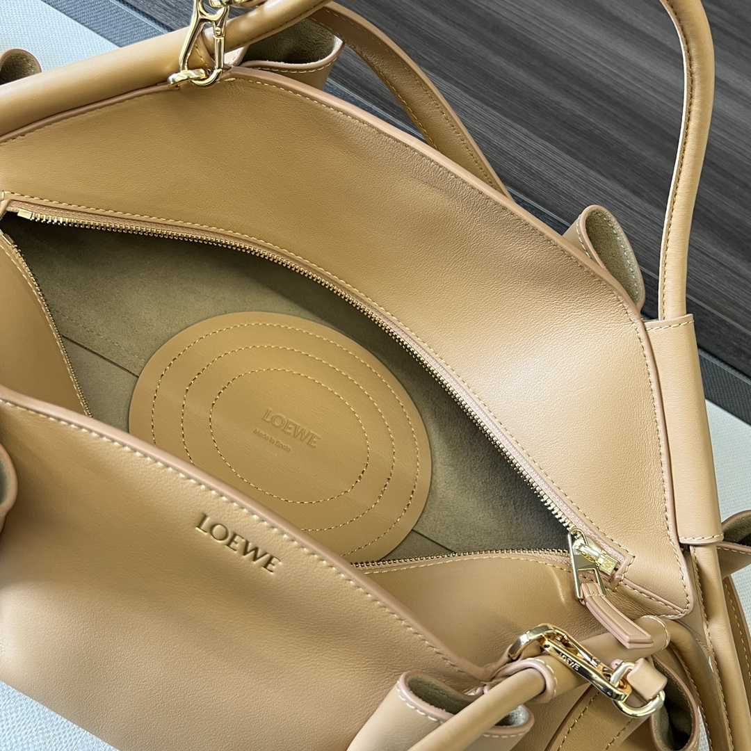 Loewe Paseo Bag In Shiny Nappa Calfskin - 