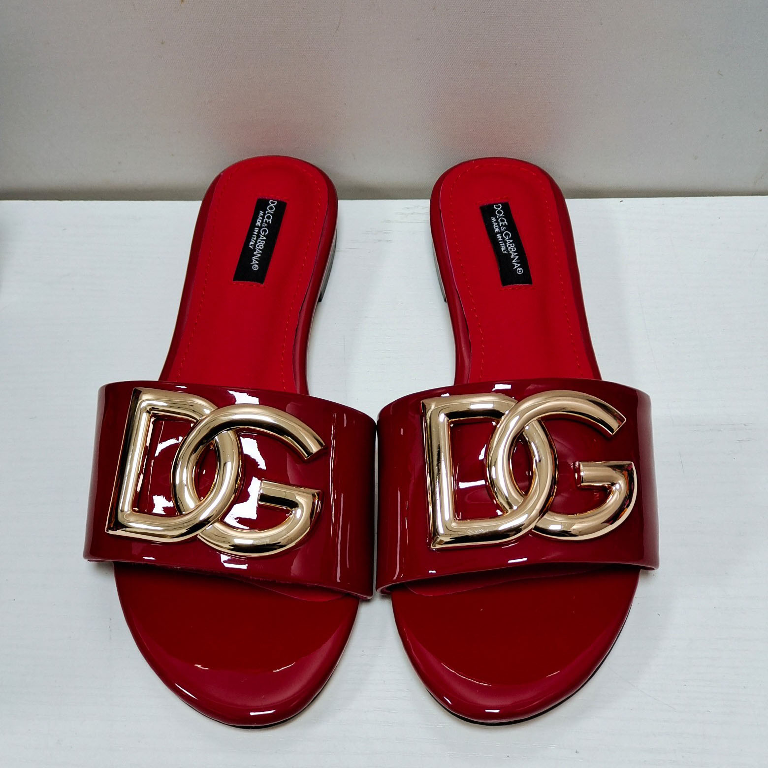 Dolce & Gabbana Polished Calfskin Sliders With DG Logo - 