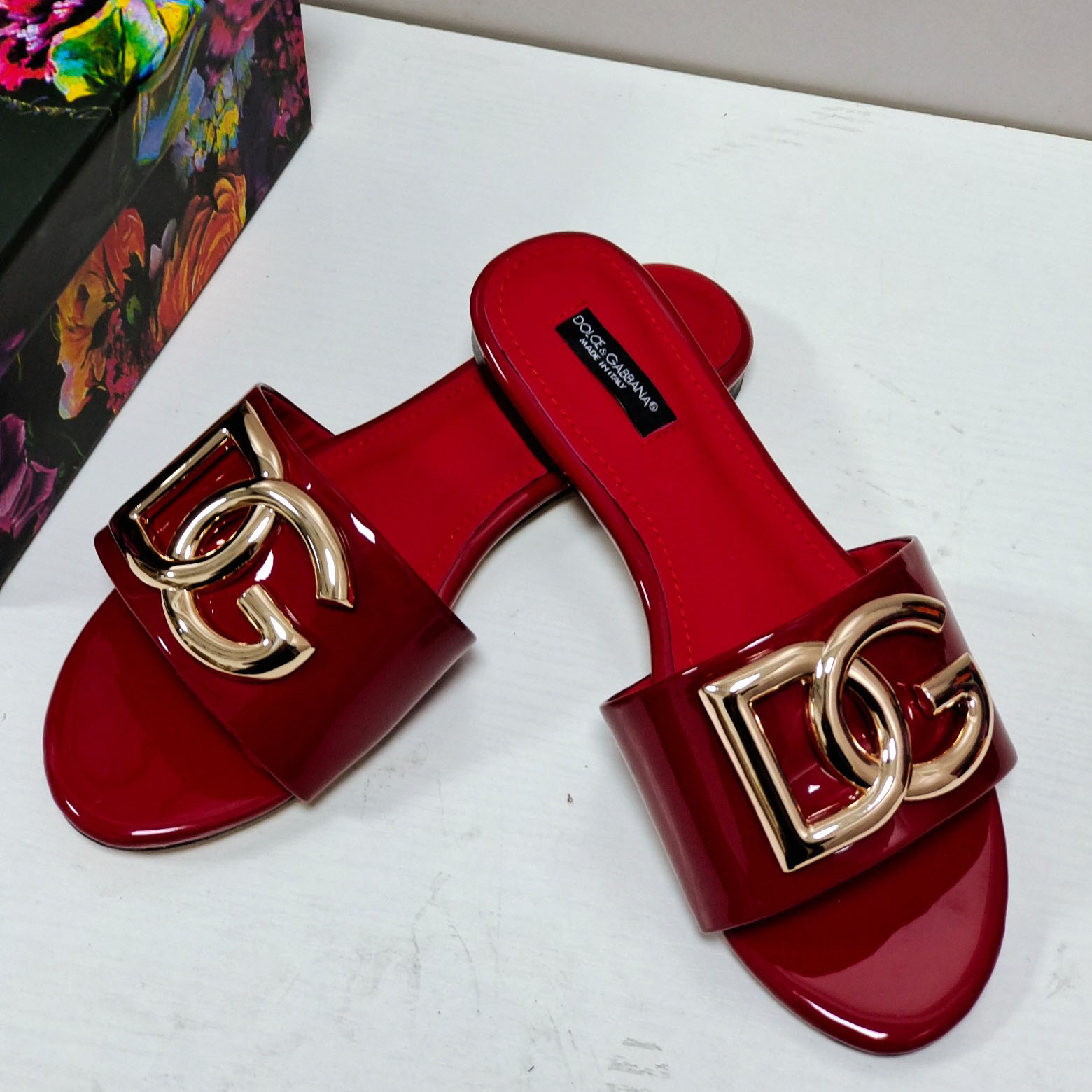 Dolce & Gabbana Polished Calfskin Sliders With DG Logo - 