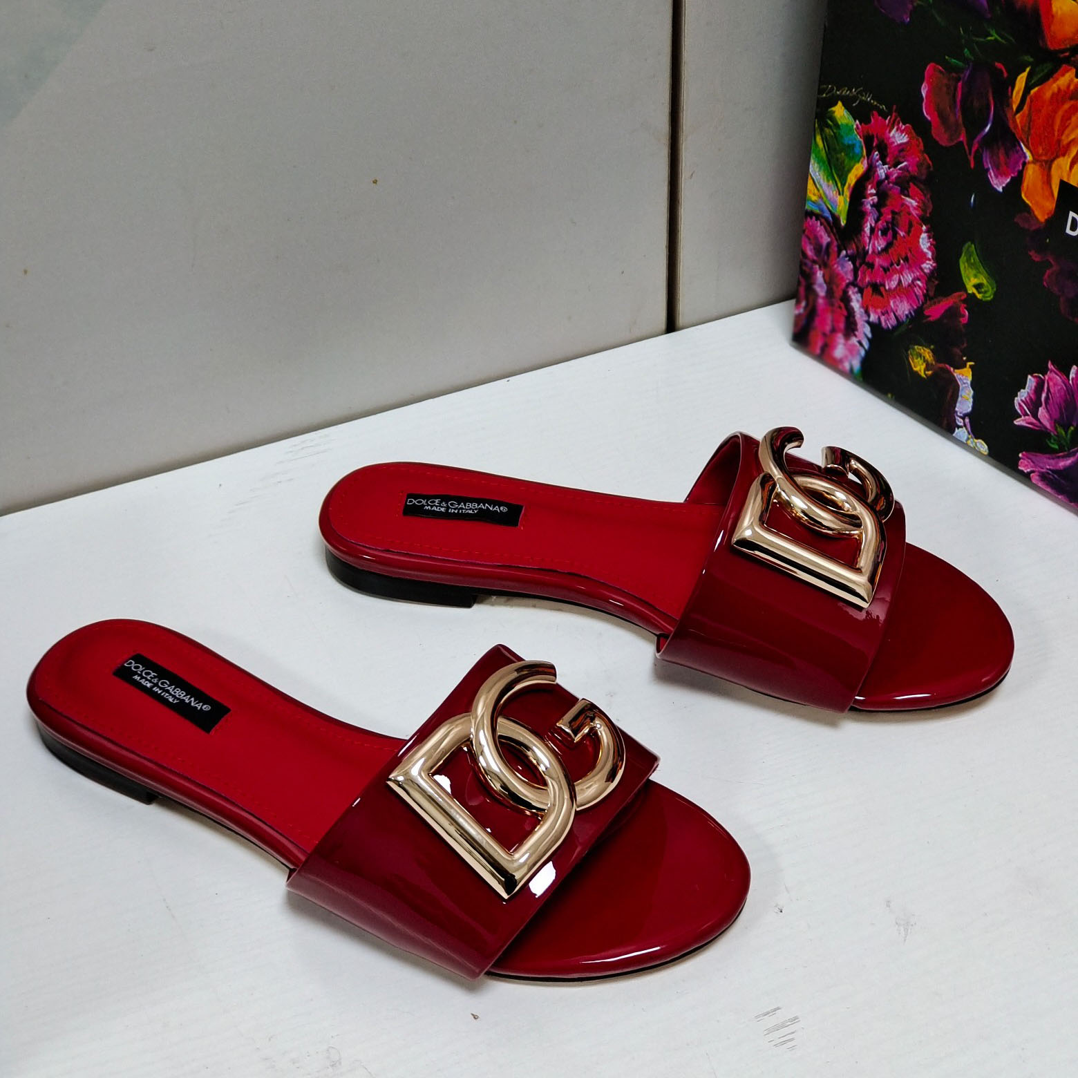 Dolce & Gabbana Polished Calfskin Sliders With DG Logo - PerfectKickZ