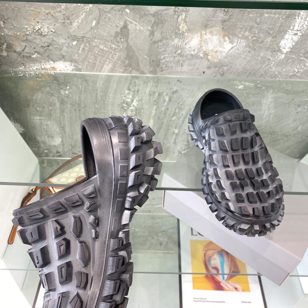 Balenciaga Defender Clog In Black Rubber - 