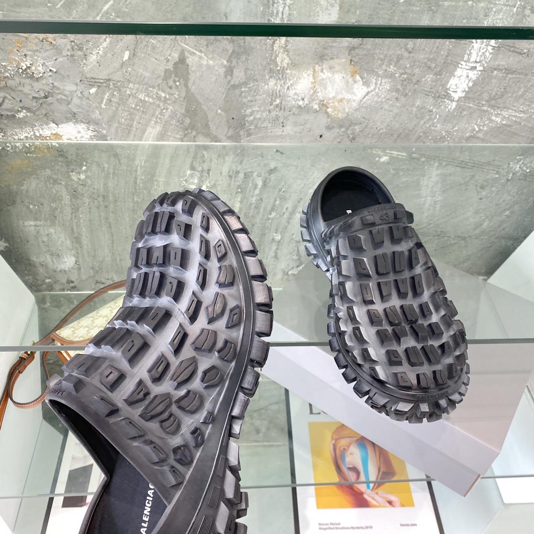 Balenciaga Defender Clog In Black Rubber - 