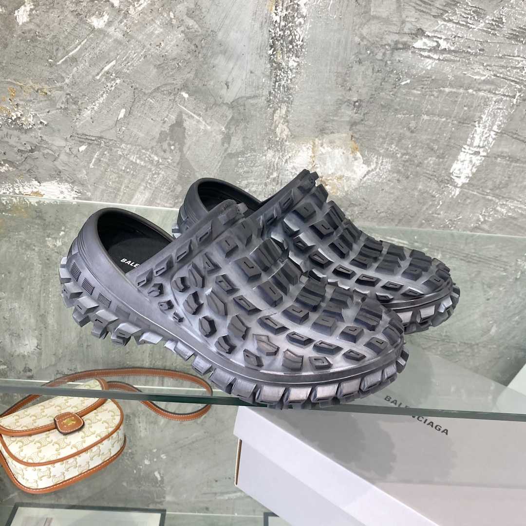 Balenciaga Defender Clog In Black Rubber - PerfectKickZ