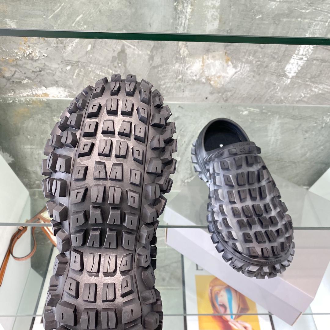 Balenciaga Defender Clog In Black Rubber - PerfectKickZ