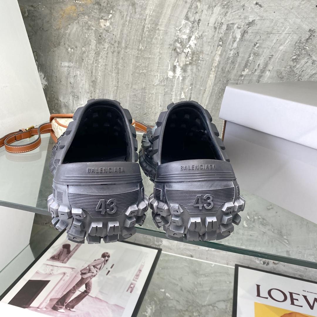 Balenciaga Defender Clog In Black Rubber - PerfectKickZ
