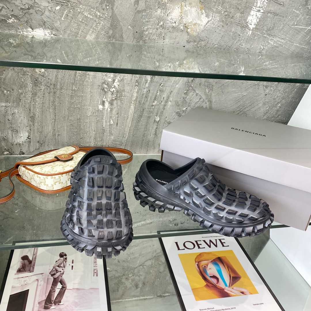 Balenciaga Defender Clog In Black Rubber - PerfectKickZ