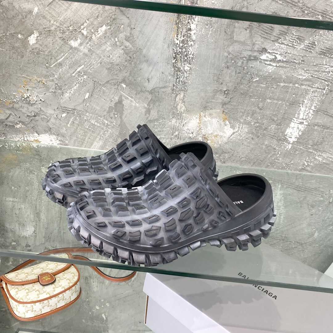 Balenciaga Defender Clog In Black Rubber - PerfectKickZ