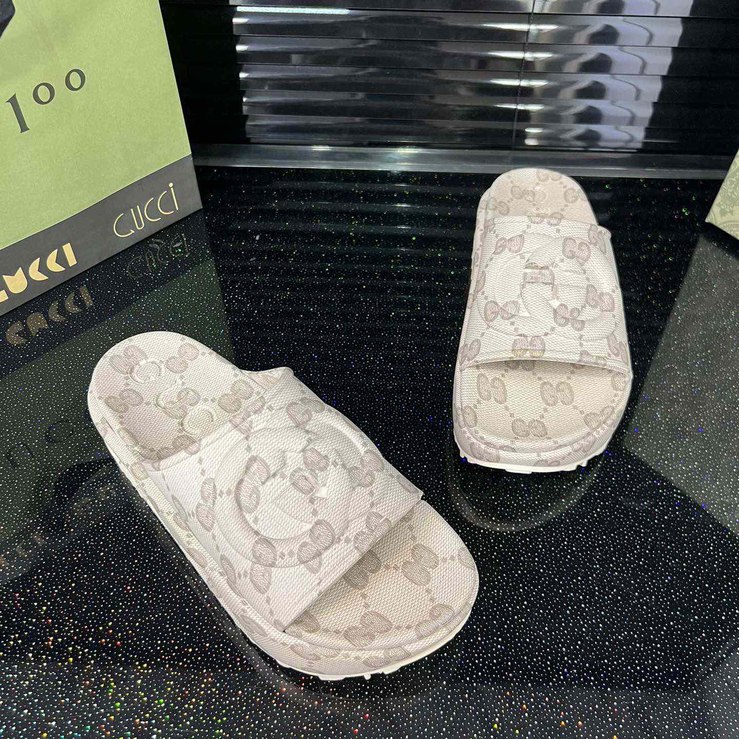 Gucci Women's Slide Sandal With Interlocking G - PerfectKickZ