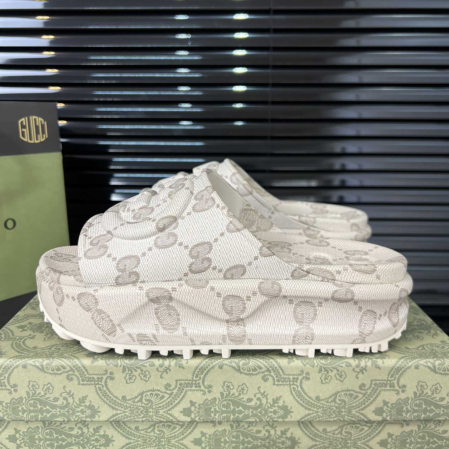 Gucci Women's Slide Sandal With Interlocking G - PerfectKickZ