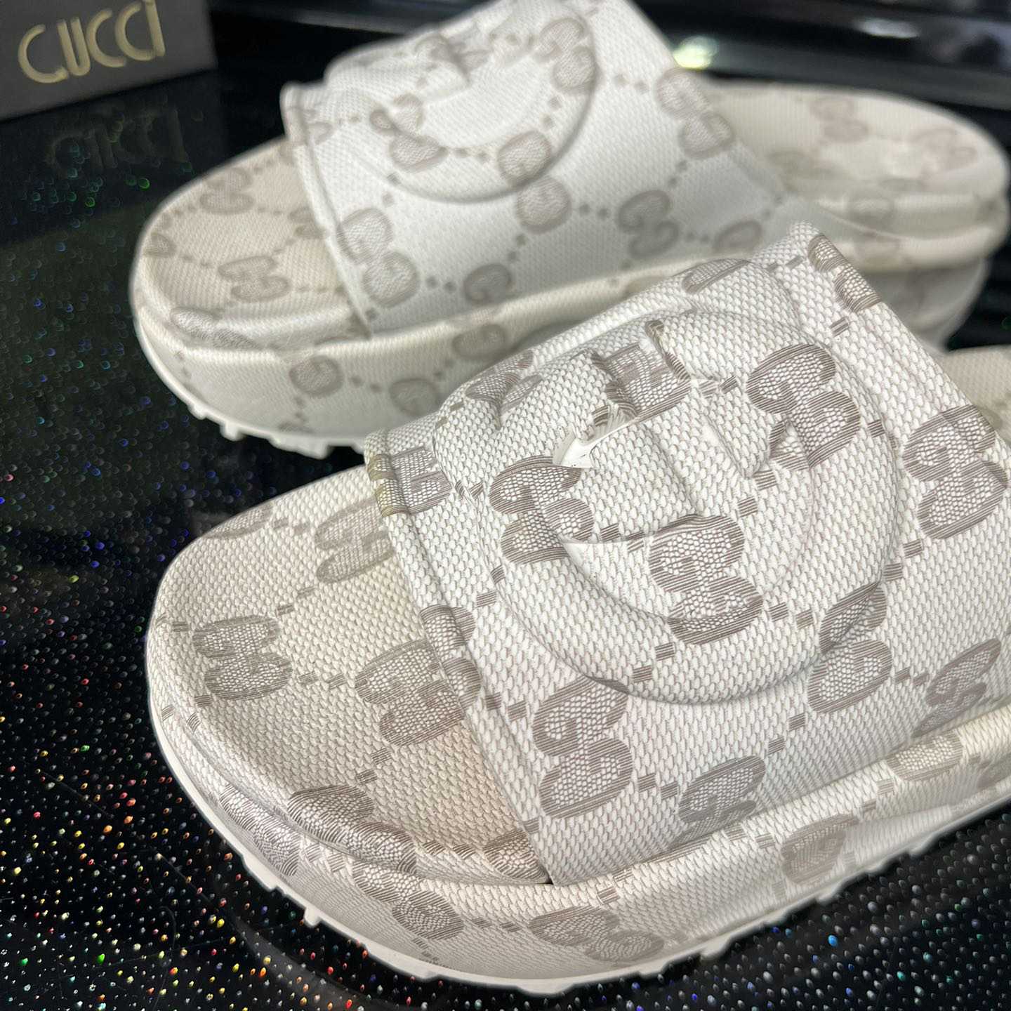 Gucci Women's Slide Sandal With Interlocking G - PerfectKickZ