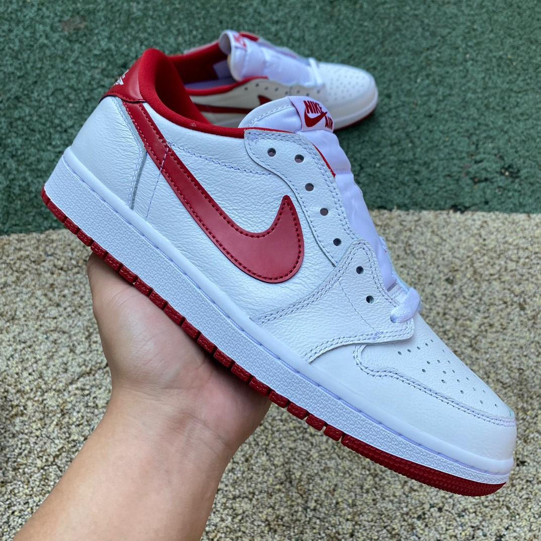 Air Jordan 1 Retro Low Sneaker     705329-101 - 