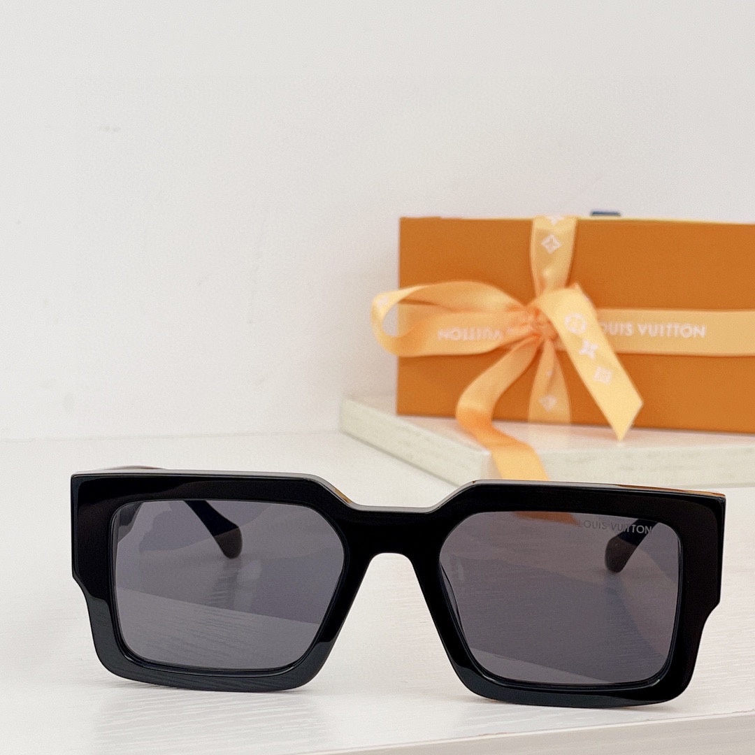 Louis Vuitton LV Clash Square Sunglasses   Z1580W - PerfectKickZ