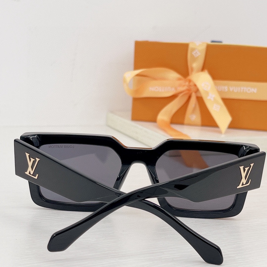 Louis Vuitton LV Clash Square Sunglasses   Z1580W - PerfectKickZ