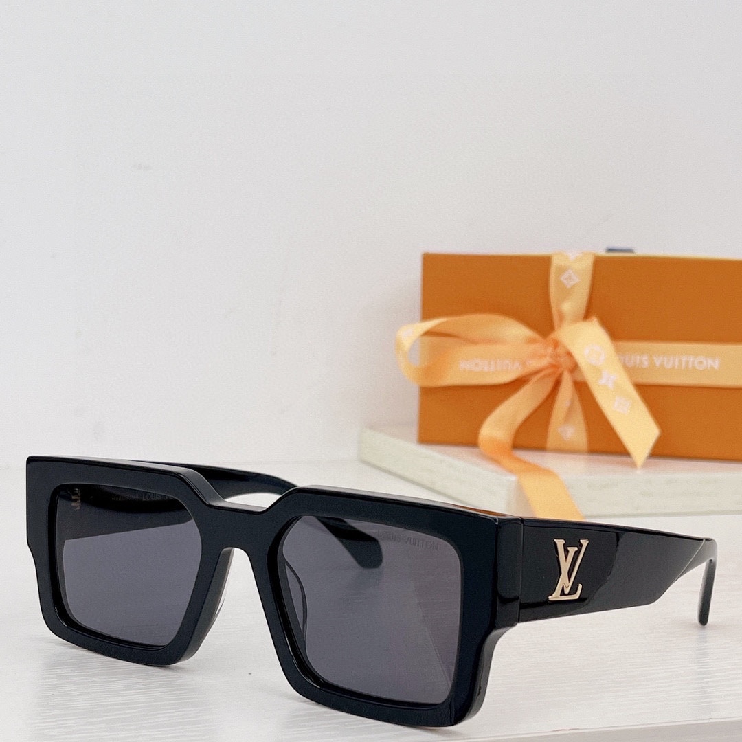 Louis Vuitton LV Clash Square Sunglasses   Z1580W - PerfectKickZ