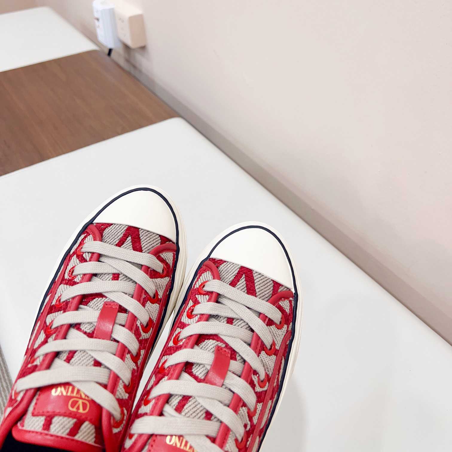Valenti Toile Iconographe Totaloop Low-top Sneaker - PerfectKickZ