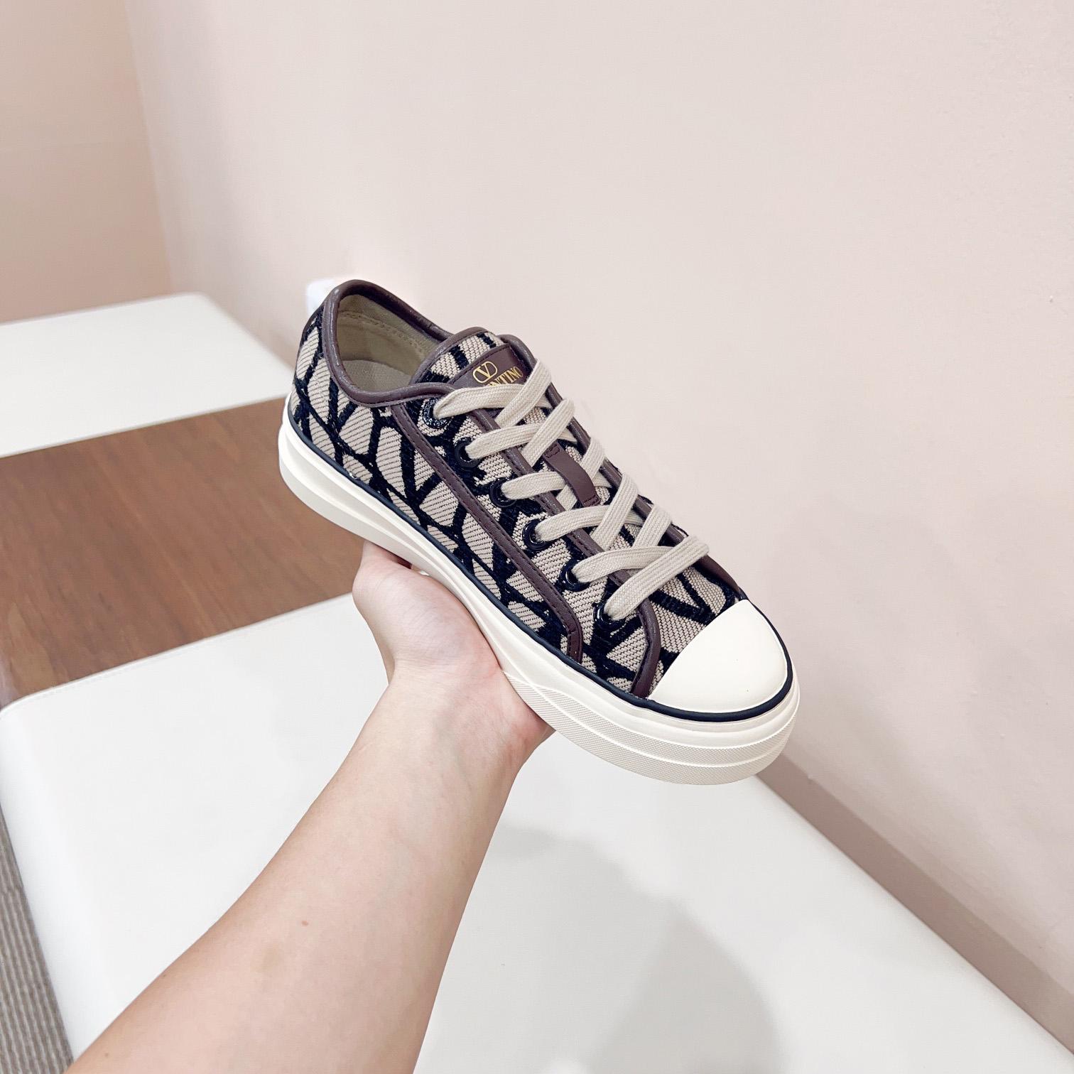Valenti Toile Iconographe Totaloop Low-top Sneaker - PerfectKickZ