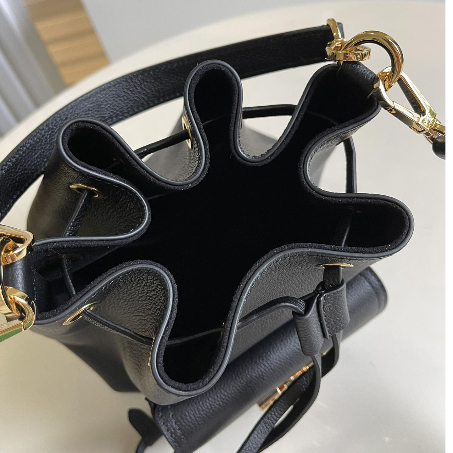 Louis Vuitton Lockme Bucket Black Calf (23-23-16cm)  M57687 - PerfectKickZ