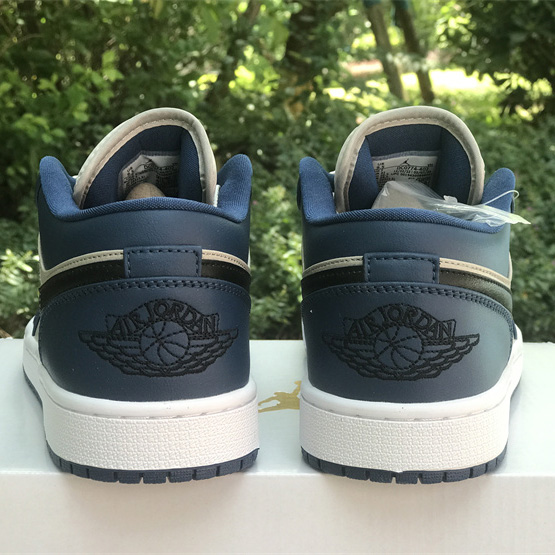 Air Jordan 1 Low OG  Sneaker        DC0774-402  - 