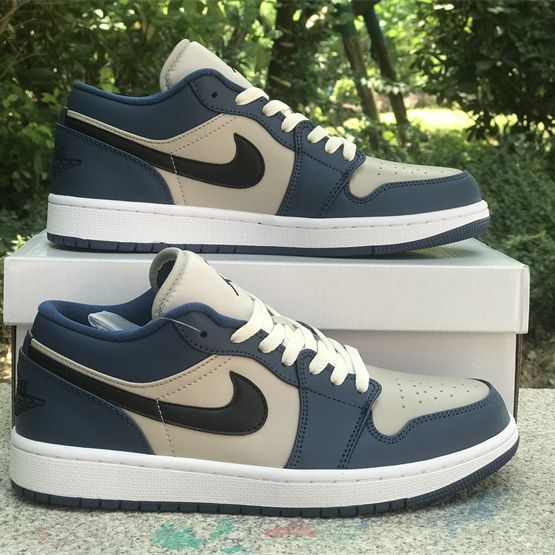 Air Jordan 1 Low OG  Sneaker        DC0774-402  - 
