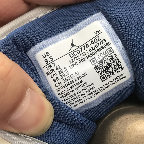 Air Jordan 1 Low OG  Sneaker        DC0774-402  - 