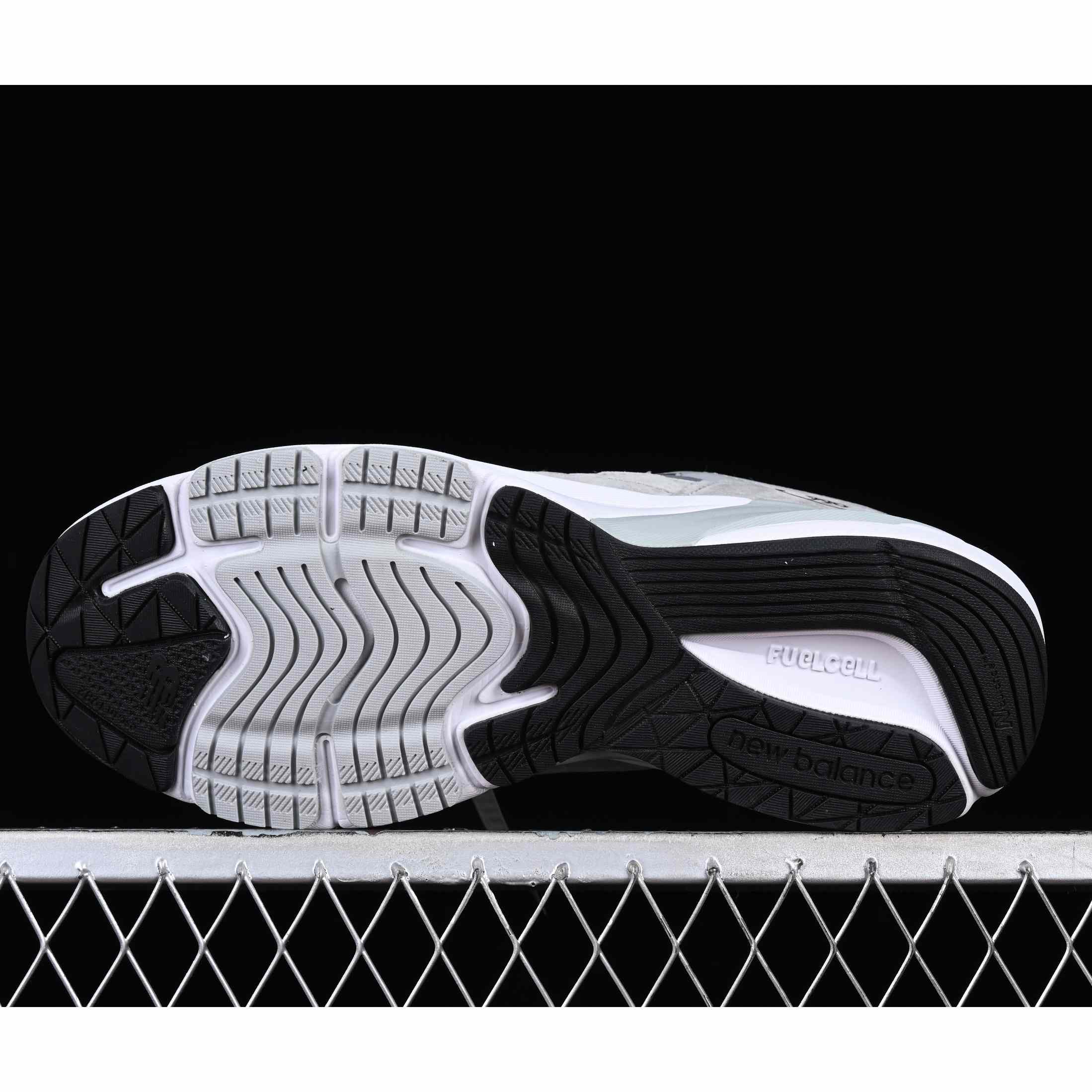 New Balance Made In USA M990  Sneaker  - PerfectKickZ