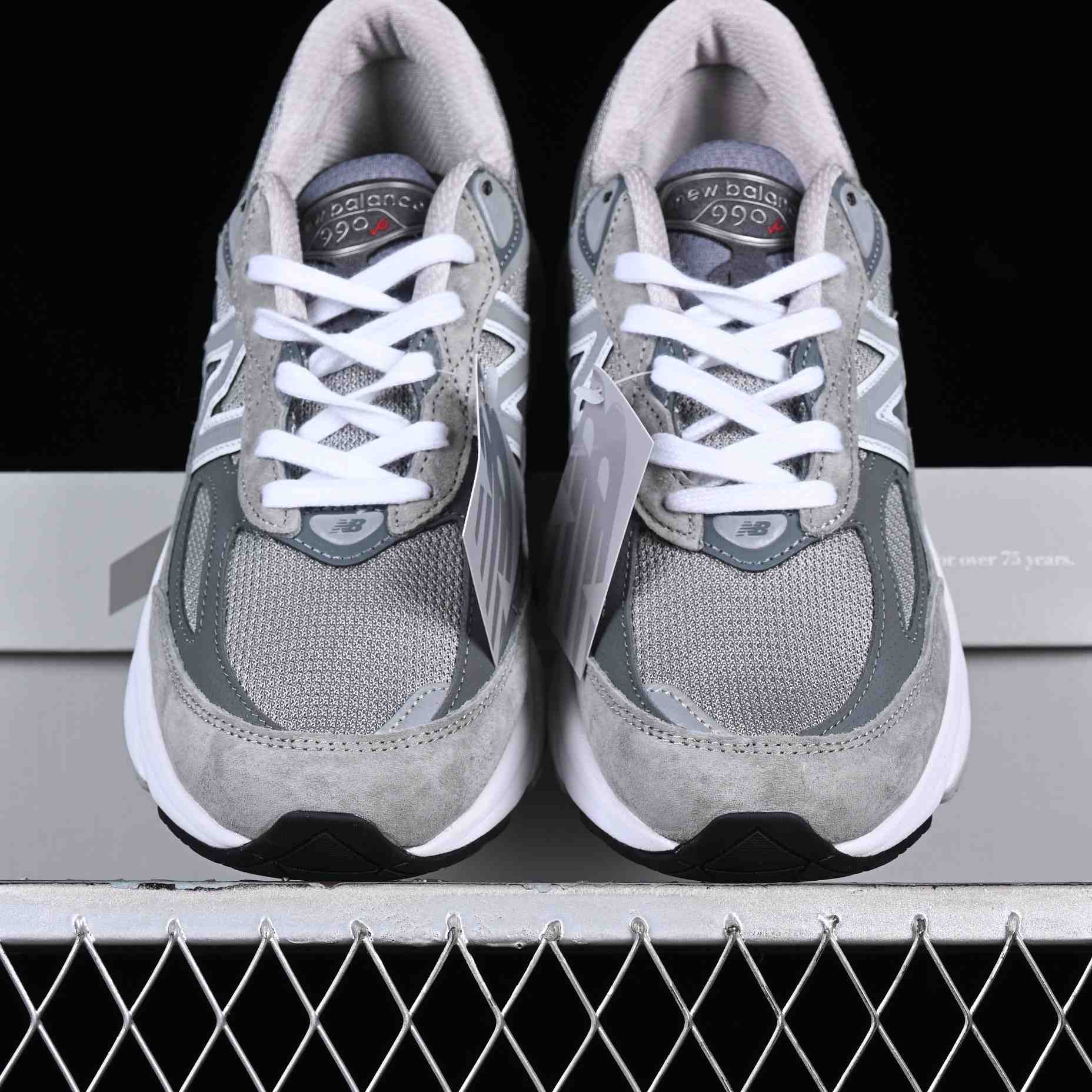 New Balance Made In USA M990  Sneaker  - PerfectKickZ