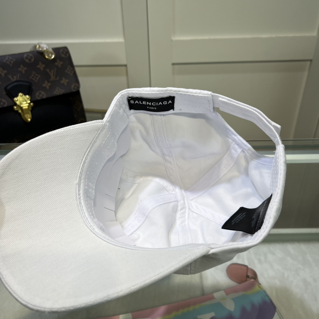 Balenciaga Hand Drawn BB Icon Cap In White - PerfectKickZ