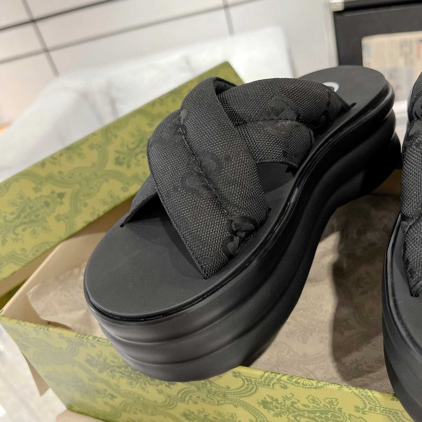 Gucci Women's GG Platform Slide Sandal - PerfectKickZ
