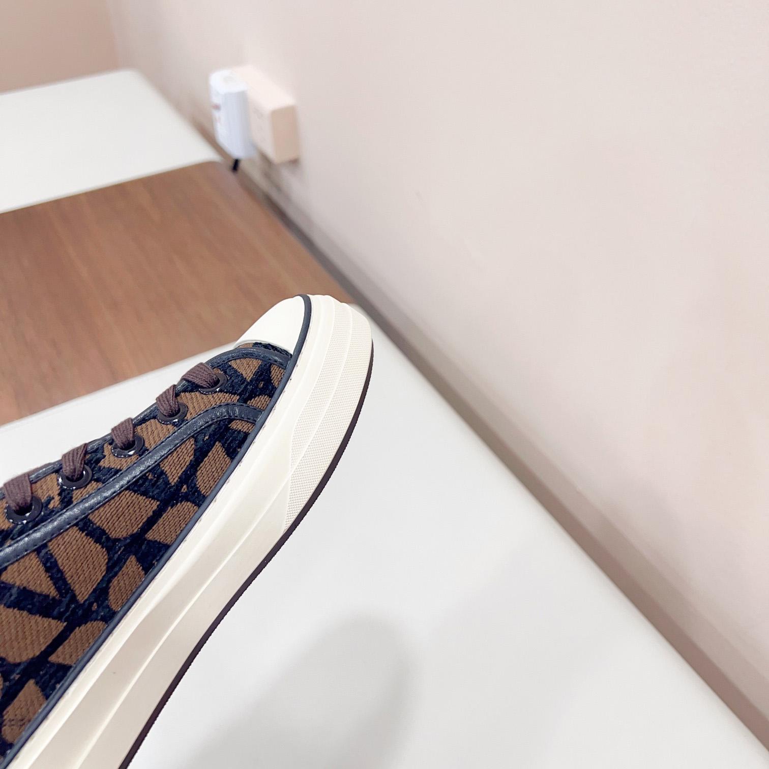 Valenti Toile Iconographe Totaloop Low-top Sneaker - PerfectKickZ
