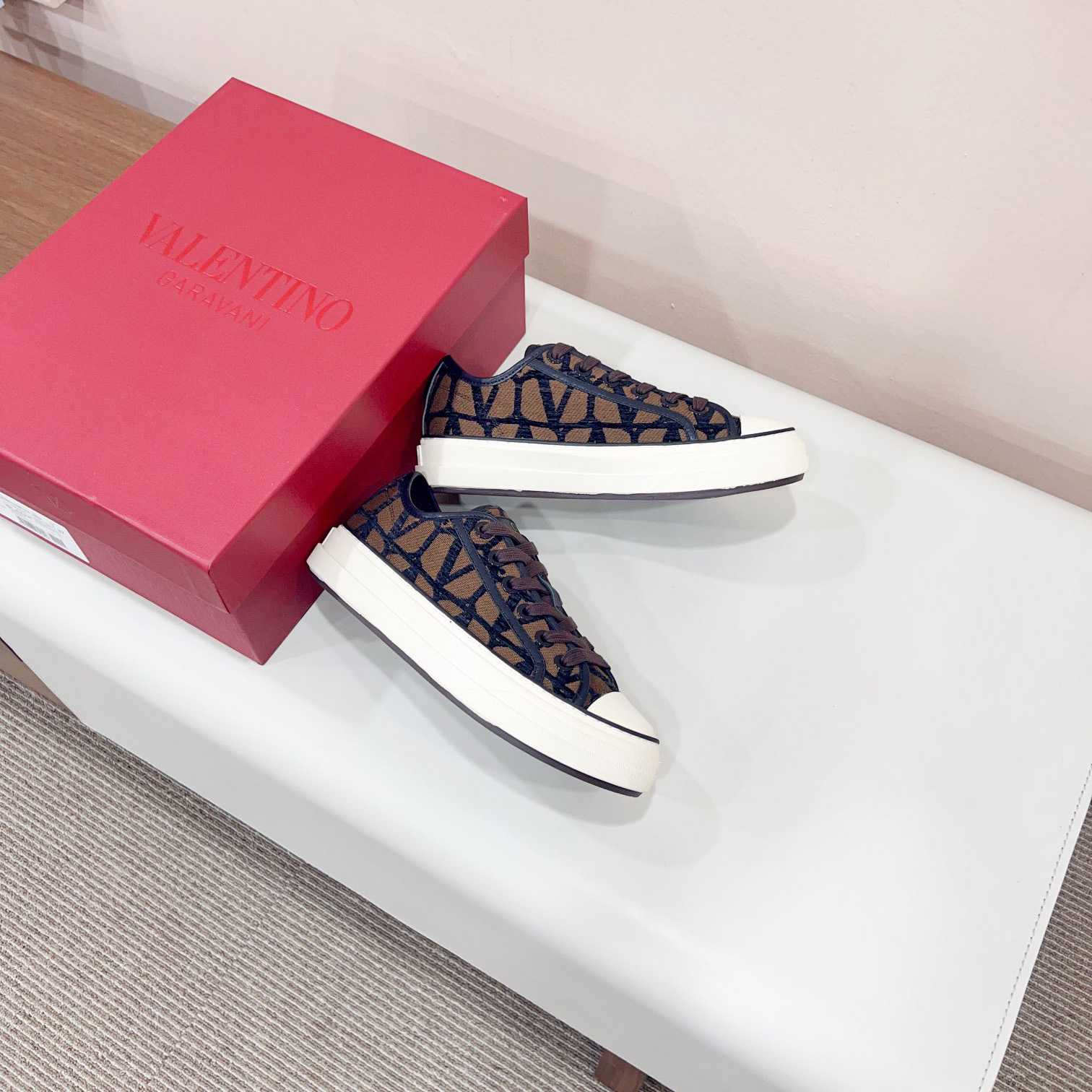 Valenti Toile Iconographe Totaloop Low-top Sneaker - PerfectKickZ