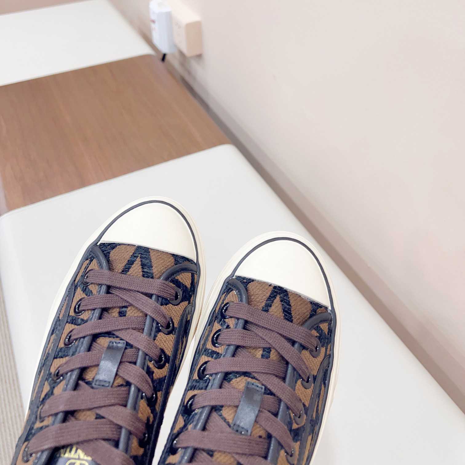 Valenti Toile Iconographe Totaloop Low-top Sneaker - PerfectKickZ