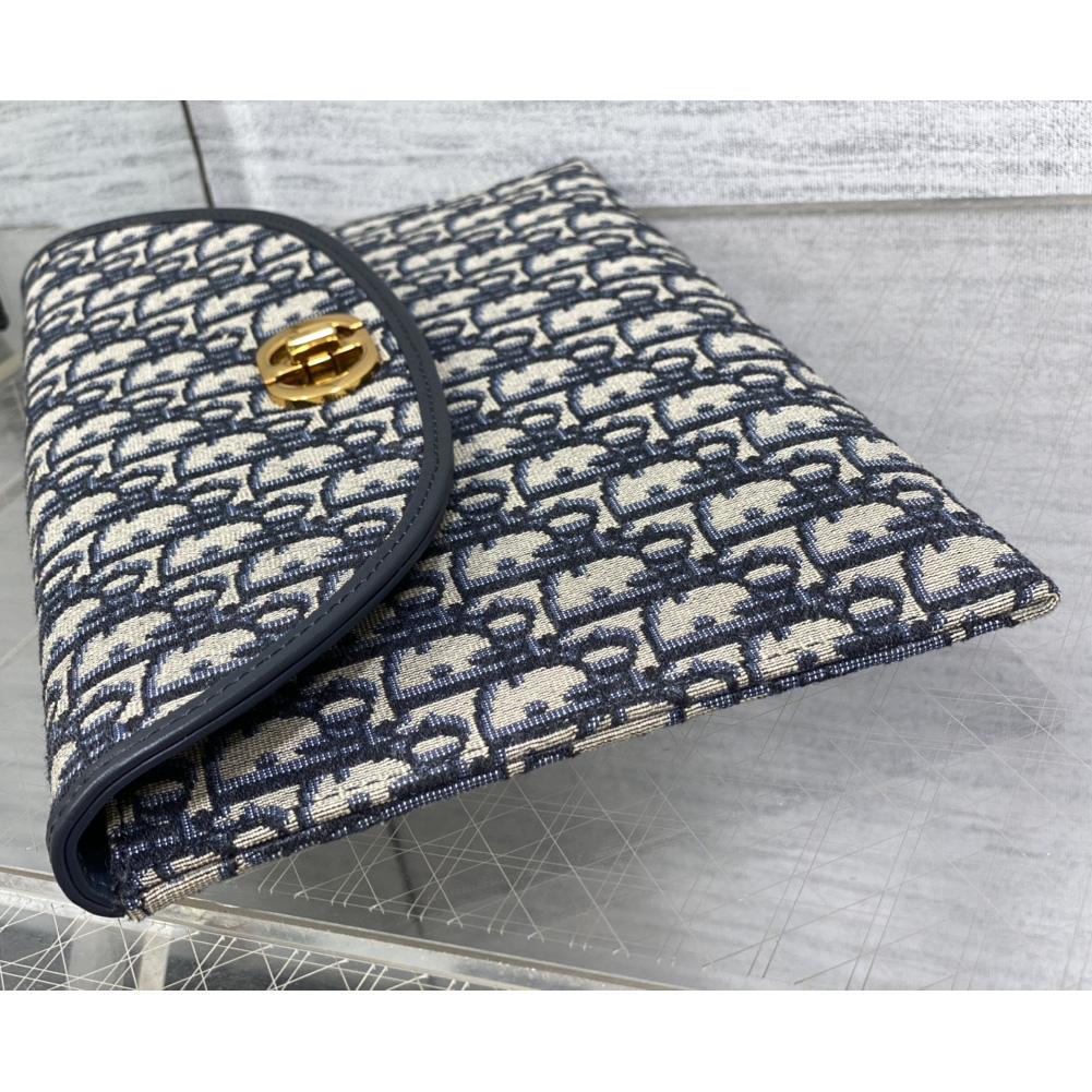 Dior 30 Montaigne Avenue Pouch With Flap  - 